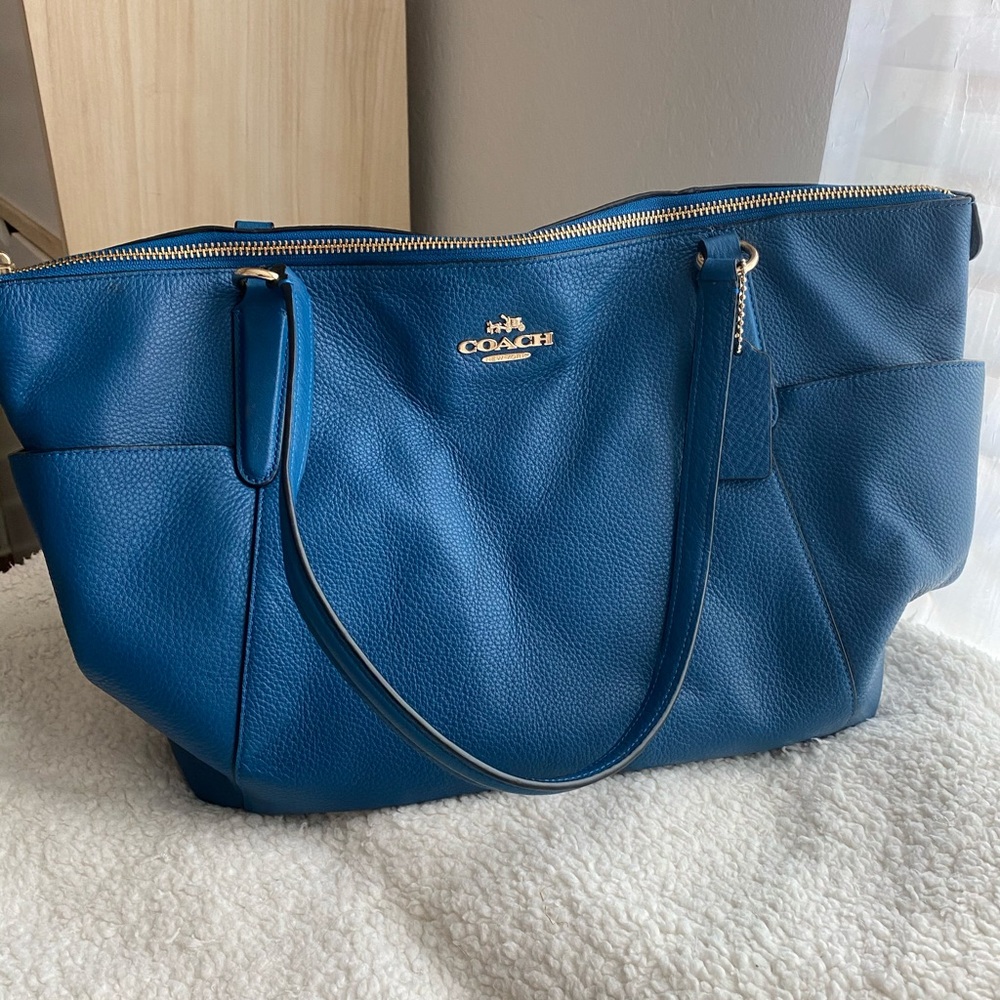 SOLD ON M.‼️Coach Bag
